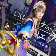 トトリ『レスレリアーナのアトリエ』/猫田あしゅ(X:@Nekota_Ashu)、撮影:山颪ヒア(X:@fotomachen)