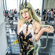 メビウス『崩壊3rd』／Caren（Instagram：caren_2611）