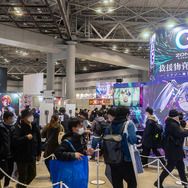 「ZONe ENERGY」無料配布に並ぶ来場者