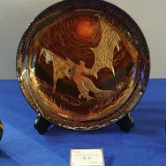 『FF14』×「輪島塗」コラボ蒔絵飾皿の実物を、東京ファンフェスで発見！作りこまれた装飾が大迫力でカッコいい