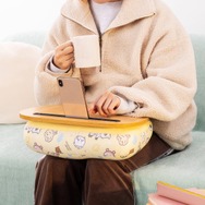 ちいかわ」の使いやすいクッションテーブルが登場！何度も貼れる