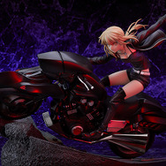 黒いバイクを乗り回す美女…『FGO』セイバーオルタの躍動感あふれるフィギュアが再販!PVでキュイラッシェ・ノワールを駆る姿が忠実再現