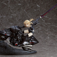 黒いバイクを乗り回す美女…『FGO』セイバーオルタの躍動感あふれるフィギュアが再販!PVでキュイラッシェ・ノワールを駆る姿が忠実再現