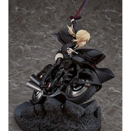 黒いバイクを乗り回す美女…『FGO』セイバーオルタの躍動感あふれるフィギュアが再販!PVでキュイラッシェ・ノワールを駆る姿が忠実再現