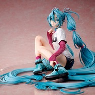 あらわになった太ももがスニーカーに映える!「初音ミク」×米山舞氏のコラボイラストがフィギュア化―低彩度の限定カラーも