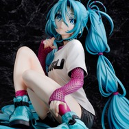 あらわになった太ももがスニーカーに映える!「初音ミク」×米山舞氏のコラボイラストがフィギュア化―低彩度の限定カラーも