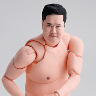 「安心してください、はいてますよ」“とにかく明るい安村”が可動フィギュア化！リアルな顔立ちと各種ネイキッドポーズが肌色多めで大胆再現