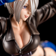 グラマラスな体格でジャケットがパツパツ…！『KOF』シリーズより「アンヘル」が“あの勝利ポーズ”で立体化
