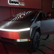 対生物兵器モードも兼ね備えるローポリ風電動ピックアップトラック「CYBERTRUCK（サイバートラック）」、日本でお披露目