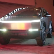 対生物兵器モードも兼ね備えるローポリ風電動ピックアップトラック「CYBERTRUCK（サイバートラック）」、日本でお披露目