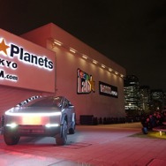 対生物兵器モードも兼ね備えるローポリ風電動ピックアップトラック「CYBERTRUCK（サイバートラック）」、日本でお披露目