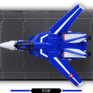 「超時空要塞マクロス」より、一条輝らが搭乗する「バルキリー」がトミカに！アニメOP映像の格納庫をイメージしたオリジナル台座が付属