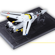 「超時空要塞マクロス」より、一条輝らが搭乗する「バルキリー」がトミカに！アニメOP映像の格納庫をイメージしたオリジナル台座が付属