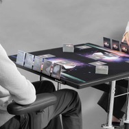 デュエルディスクではない、デュエルデスクだ！カードゲーマー専用の「ゲーミングデスク」が凄く快適そう