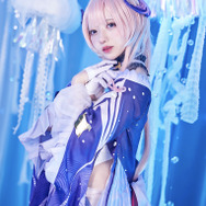 珊瑚宮心海『原神』／はたのゆう(亜種)（X：@__htny__）、撮影：おみなえ（X：@_omidai_）