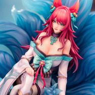 肩から胸元まで大胆な“あの”スキンが立体化!『LoL』アーリの花祭りスキンがフィギュアになって登場