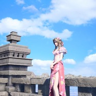 『FF7 リバース』の「水着エアリス」から目が離せない！ 柔肌MAXな“トップス＆ミニスカ”と“お嬢様”なパレオ、あなたはどっち！？