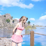 『FF7 リバース』の「水着エアリス」から目が離せない！ 柔肌MAXな“トップス＆ミニスカ”と“お嬢様”なパレオ、あなたはどっち！？