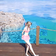 『FF7 リバース』の「水着エアリス」から目が離せない！ 柔肌MAXな“トップス＆ミニスカ”と“お嬢様”なパレオ、あなたはどっち！？