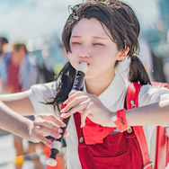 歌愛ユキ「強風オールバック」楽曲：ゆこぴ／桃田とろ（X：@toro_momomo）、撮影：アイアン @mazuinai）