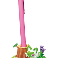 ニャオハやホゲータなど、パルデア地方の『ポケモン』たちがデスクの上でお手伝い！文具やアクセサリーを置いて使用できるフィギュアが登場