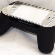 ゲームが楽しく便利になる?iPhone/iPod touch用ゲームコントローラー型アダプター