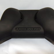 ゲームが楽しく便利になる?iPhone/iPod touch用ゲームコントローラー型アダプター