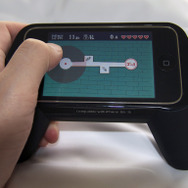 ゲームが楽しく便利になる?iPhone/iPod touch用ゲームコントローラー型アダプター