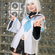 【コスプレ】太ももを美しく魅せる片足ニーハイとおへそ…！秀逸な衣装デザインにも喝采を送りたいめちゃカワ「フブさん」レイヤー・マリルリ【写真8枚】