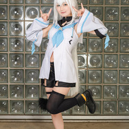 【コスプレ】太ももを美しく魅せる片足ニーハイとおへそ…！秀逸な衣装デザインにも喝采を送りたいめちゃカワ「フブさん」レイヤー・マリルリ【写真8枚】