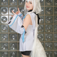 【コスプレ】太ももを美しく魅せる片足ニーハイとおへそ…！秀逸な衣装デザインにも喝采を送りたいめちゃカワ「フブさん」レイヤー・マリルリ【写真8枚】