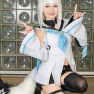 【コスプレ】太ももを美しく魅せる片足ニーハイとおへそ…！秀逸な衣装デザインにも喝采を送りたいめちゃカワ「フブさん」レイヤー・マリルリ【写真8枚】