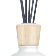 ジンオウガやアイルーをモチーフにした香り？『モンハン』より5種類のリードディフューザーが登場