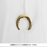 『ウマ娘』公式監修の「トレセン学園」夏制服がとってもリアル！蹄鉄型のクリップやブローチまで再現した本格仕様