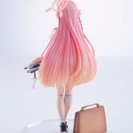 いつものスクール水着で徘徊中？『ブルアカ』ハナコがはち切れんばかりのボディで立体化―清楚風な制服姿も再現可能