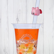 「カービィカフェ」で新作ドリンクを“すいこみ”！かわいすぎるデザインのマスコット付き「テイクアウトドリンク」が美味しそう