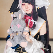 コスプレ】ツートンカラーのツインテとクリッとした目が愛らしい