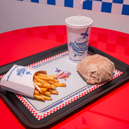 「FGO MART＠TOKYO」フォトレポート！サーヴァントたちのお店でショッピング気分を満喫、物販コーナーに並ぶアイテムもユニーク