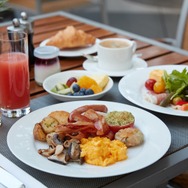 等身大カビゴンと一緒に眠れる…！『ポケモンスリープ』コラボ宿泊プラン登場ーゲームさながらグラピング気分を満喫するスイートルームは27万円から