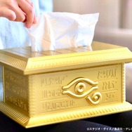 『遊戯王』“封印の黄金櫃”がティッシュケースに!?瞳のデザインや輝く金色まで再現、ゲームセンター用プライズで登場