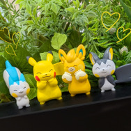 ピカチュウが可愛くほっぺを“すりすり”！『ポケモン』たちが頬に