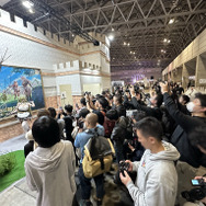 『NIKKE』人気コスプレイヤー出演のリアル10連ガチャが数時間待ちの加熱ぶり、ファンサが最高すぎた【ニコニコ超会議2024】