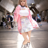 バイパー『勝利の女神:NIKKE』／Kipi（X：@kipi_84）、撮影：乃木章（X：＠Osefly）／『勝利の女神:NIKKE』ブース出演