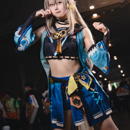 綺良々『原神』／yun（X：＠yuupon_08）、撮影：山颪ヒア（X：@fotomachen）