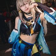 綺良々『原神』／yun（X：＠yuupon_08）、撮影：山颪ヒア（X：@fotomachen）