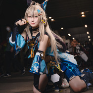 綺良々『原神』／yun（X：＠yuupon_08）、撮影：山颪ヒア（X：@fotomachen）