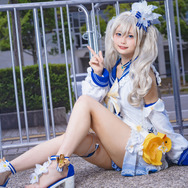 バーバラ（水着）『原神』／ぷおぷお（X：@puopuo_6）、撮影：山颪ヒア（X：@fotomachen）