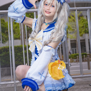 バーバラ（水着）『原神』／ぷおぷお（X：@puopuo_6）、撮影：山颪ヒア（X：@fotomachen）