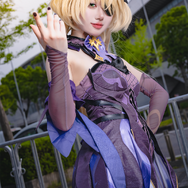 フィッシュル『原神』／桃寧くるみ（X：@_momo_kururu）、撮影：山颪ヒア（X：@fotomachen）