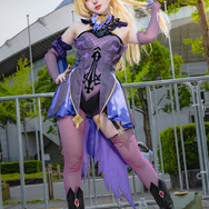 フィッシュル『原神』／桃寧くるみ（X：@_momo_kururu）、撮影：山颪ヒア（X：@fotomachen）